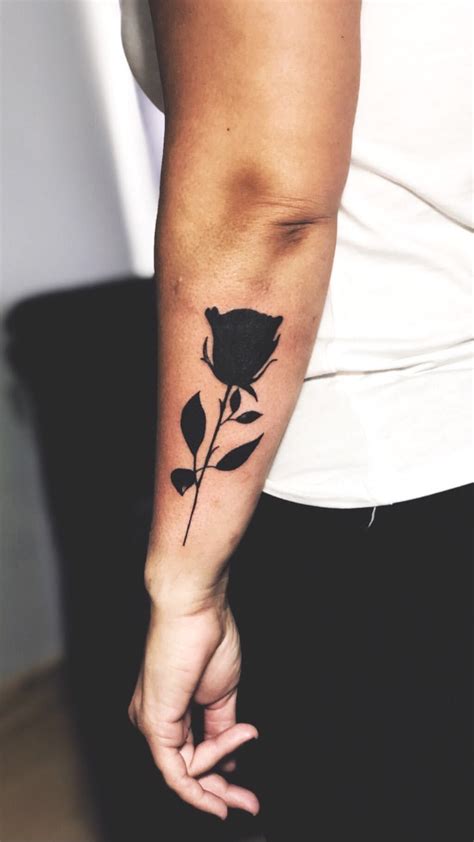 rosa negra tatoo|Tatuaje rosa negra